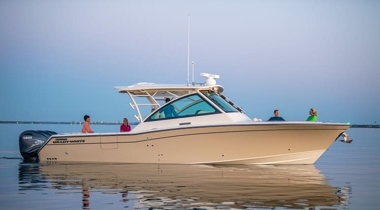 Best Dual Console Boat Types and Models - Boat Bub