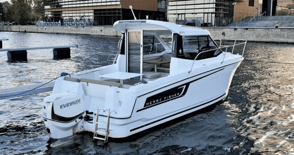 Cabin Cruiser Boat