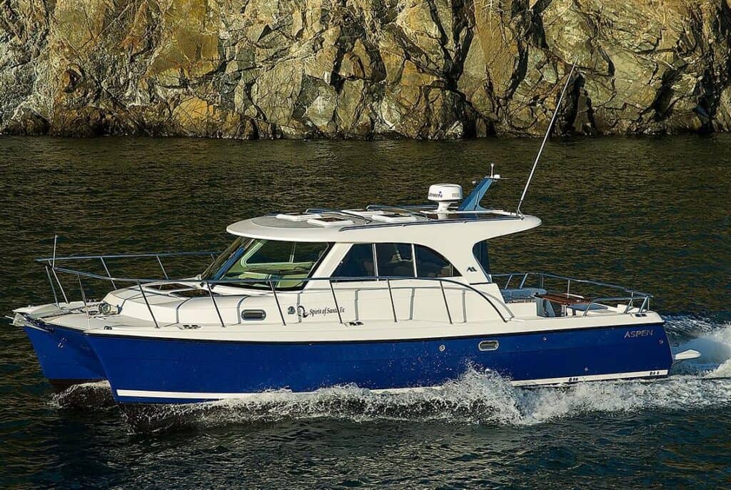 32 C100 Aspen Escape Power Cat Cabin Cruiser