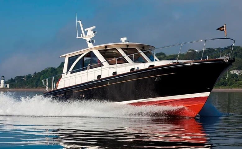 Hunt 44 Express Cabin Cruiser